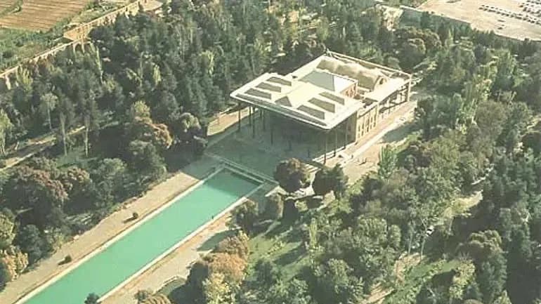 چهلستون گردی